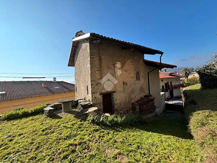 Casa con 6 locali in vendita in Via Cavalice, Val di Chy