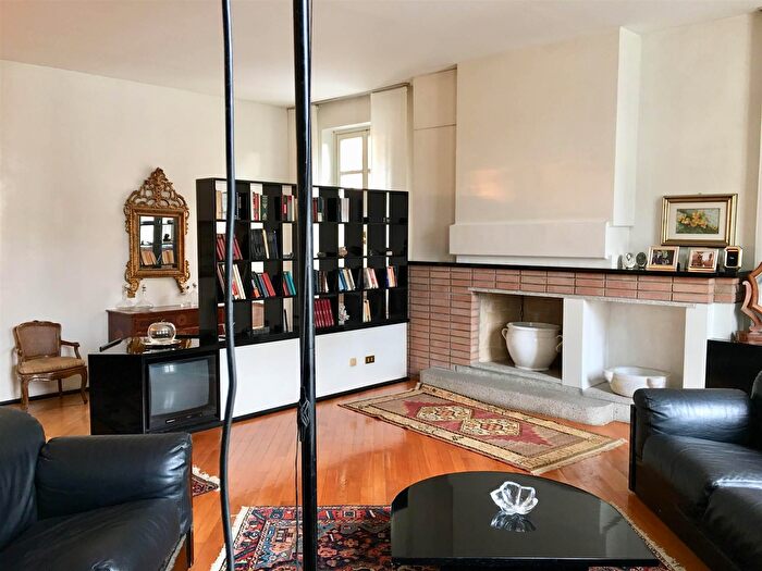 Appartamento con 6 locali in affitto in Piacenza