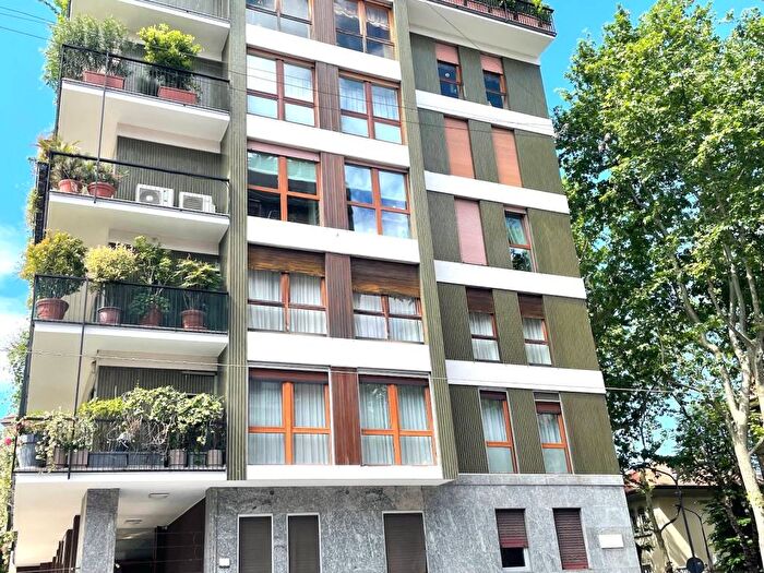 Appartamento con 5 locali in affitto in Monte Rosa Lotto, Milano