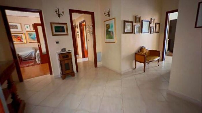 Appartamento con 6 locali in vendita in Viale Santa Panagia, Siracusa