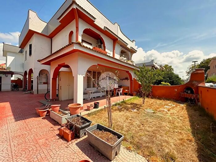 Appartamento quadrilocale in vendita in Via Emilio Praga, Anzio