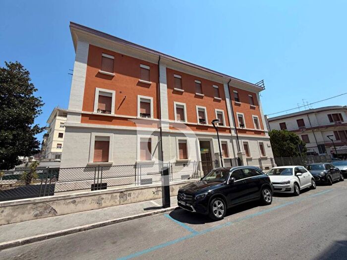 Appartamento quadrilocale in affitto in Via Firenze, Piazza Salotto Corso Umberto, Pescara