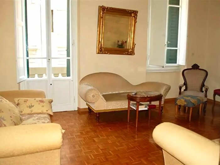 Appartamento con 6 locali in vendita in Firenze