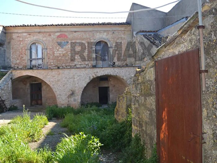 Casa quadrilocale in vendita in Contrada Prato, Ragusa
