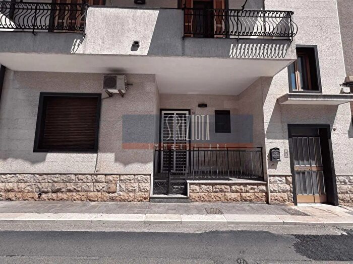 Casa trilocale in vendita in Via Ippolito Nievo, Modugno