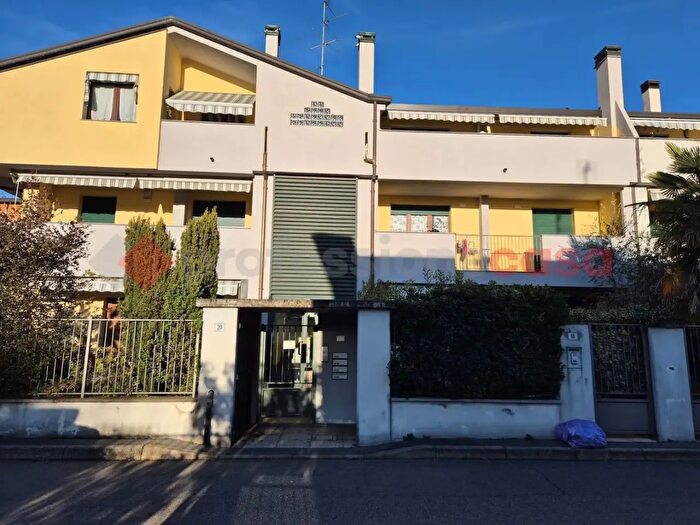 Appartamento trilocale in vendita in Via Monte Rosa, Cerro Maggiore