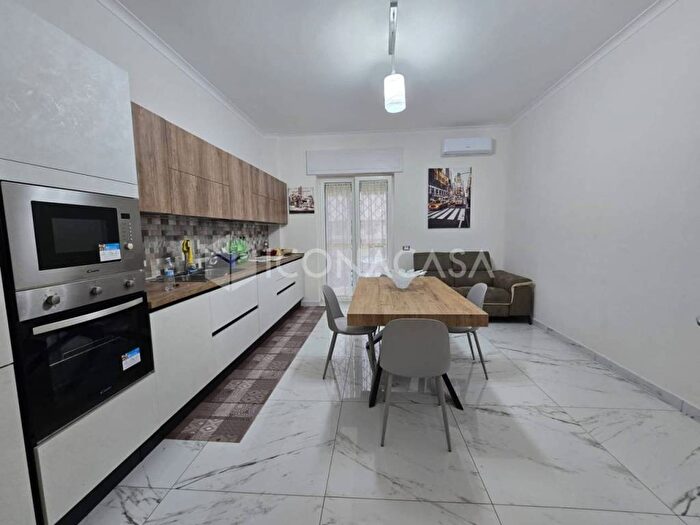 Appartamento trilocale in affitto in Via Don Giovanni, Pianura, Napoli