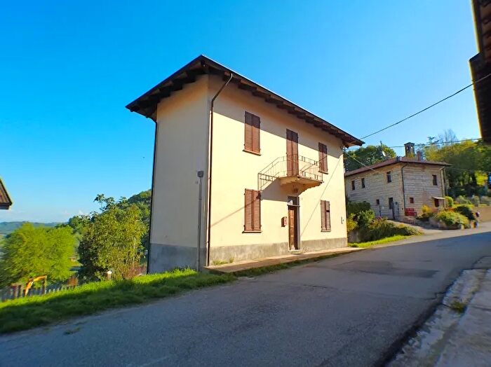 Casa con 5 locali in vendita in Cerrina