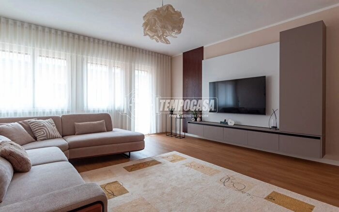 Appartamento con 5 locali in vendita in Via Giovanni Giorgetti, Belluno