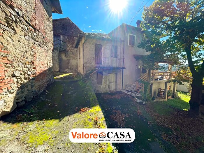 Casa quadrilocale in vendita in Ponzone