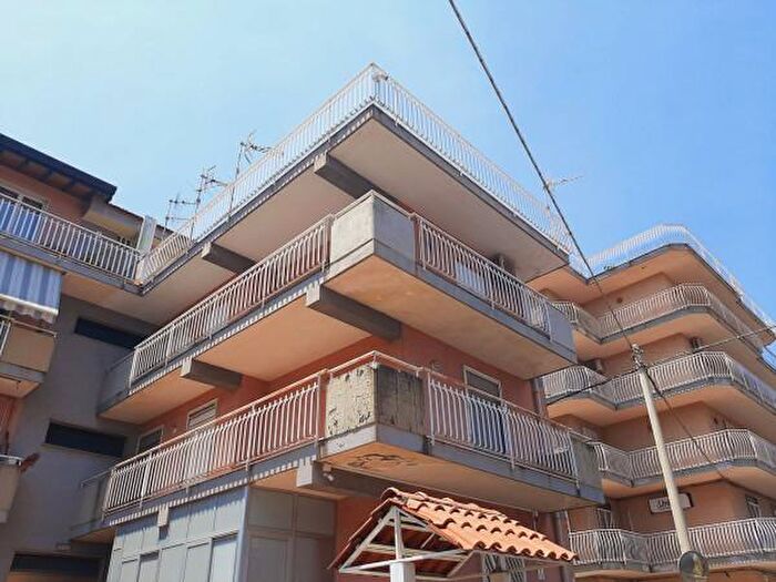 Appartamento trilocale in affitto in Via Silvio Pellico, Giarre