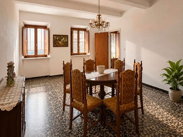 Casa con 7 locali in vendita in Capannori