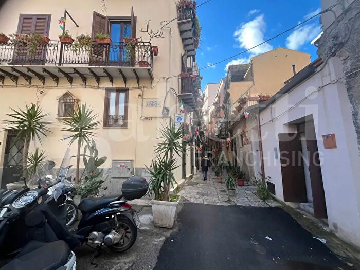 Appartamento bilocale in vendita in Teatro Massimo Snc, Palermo