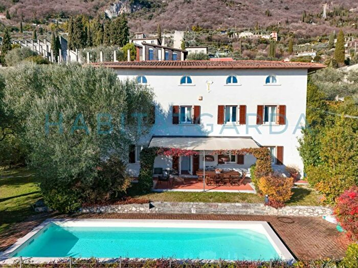 Casa con 6 locali in affitto in Via San Giacomo, Centro, Gargnano