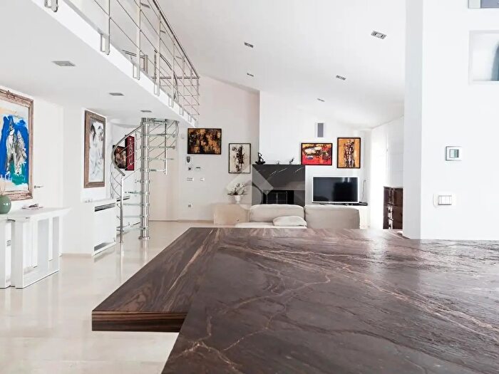 Casa con 5 locali in vendita in Str Chiaviche, Parma