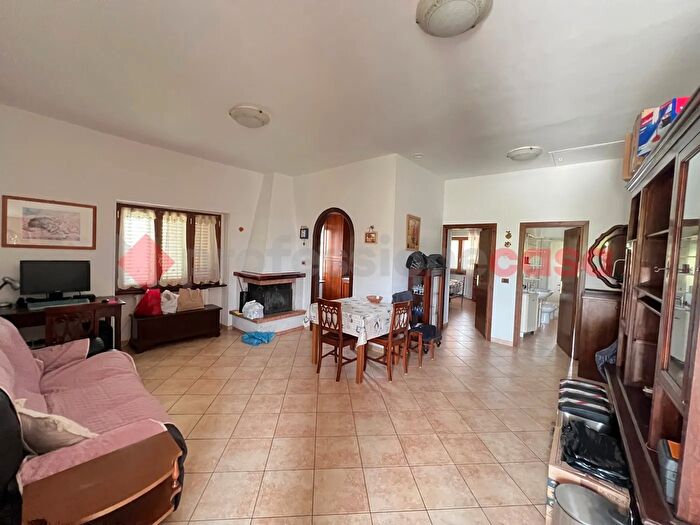 Appartamento trilocale in vendita in Via Salaria per Roma, Cittaducale