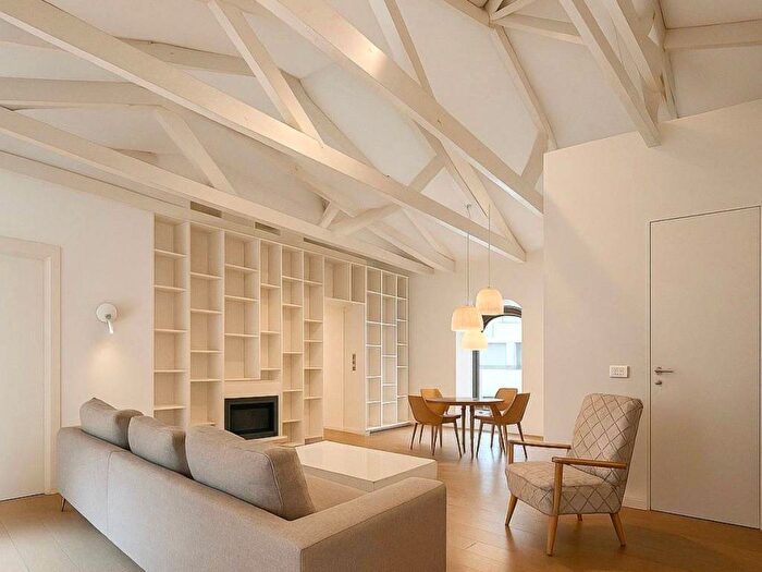 Casa trilocale in affitto in Via Mauro Macchi, Centrale, Milano