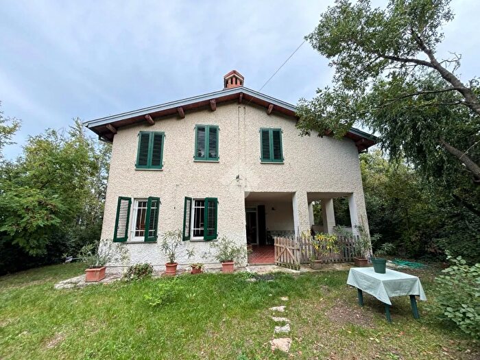 Casa con 5 locali in vendita in Via Monte Castello, Neviano Degli Arduini