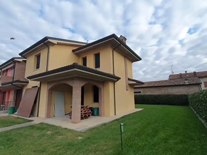 Casa quadrilocale in vendita in Via Martiri della Libertà, San Possidonio