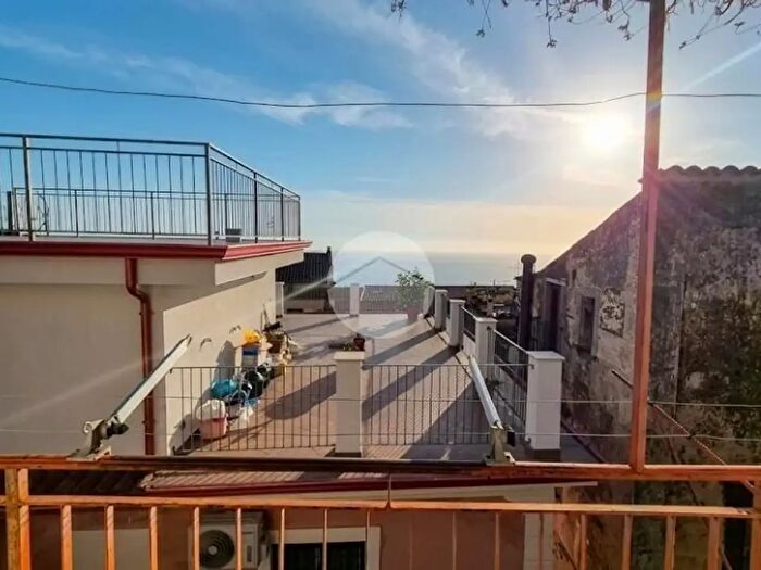 Appartamento bilocale in vendita in Vico Costanza d'Altavilla, Paola