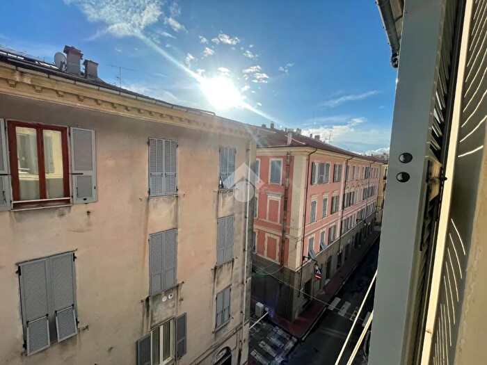 Appartamento trilocale in vendita in Via Doria, Imperia