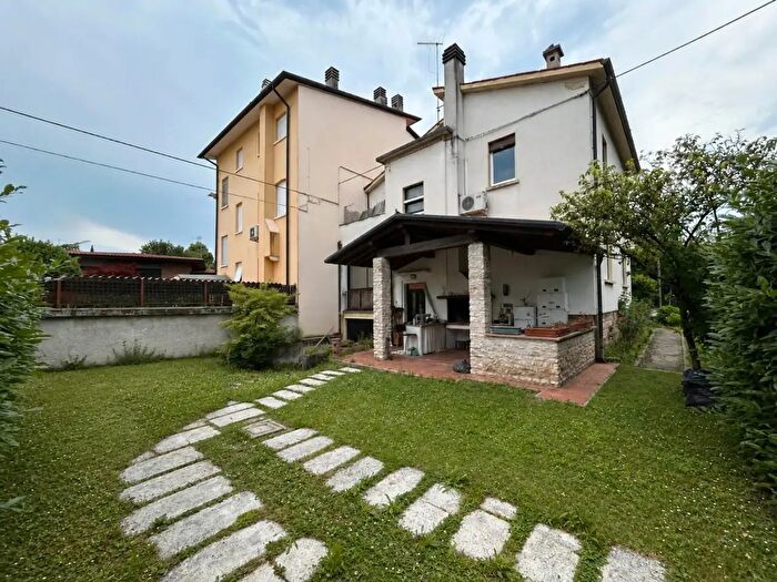 Appartamento con 8 locali in vendita in Via Cavour, Thiene