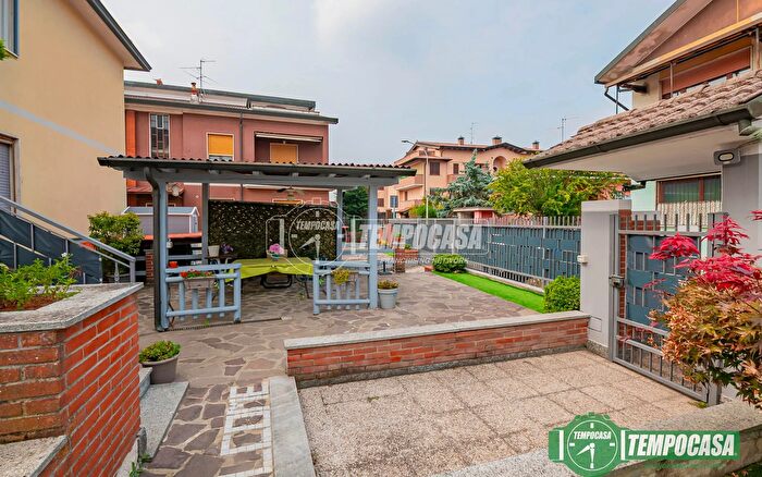 Casa quadrilocale in vendita in Via San Rocco Mairano, Casaletto Lodigiano