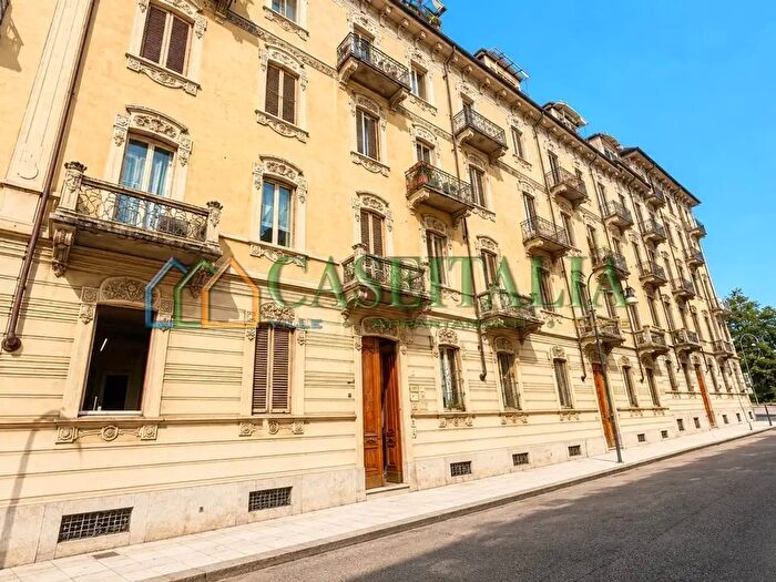 Appartamento quadrilocale in vendita in Via Vincenzo Vela, Torino