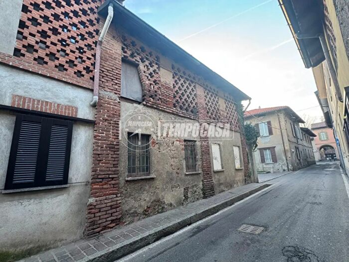 Casa bilocale in vendita in Via Umberto I, Biassono