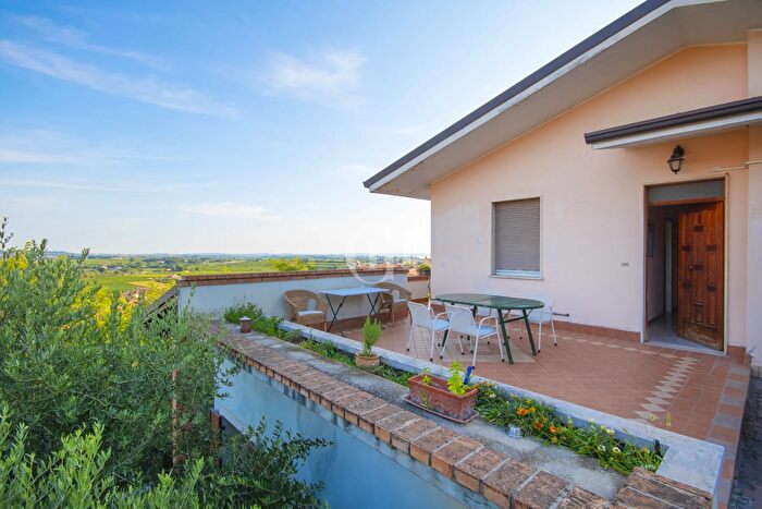 Casa con 5 locali in vendita in Cavaion Veronese