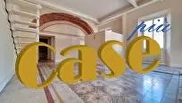 Appartamento con 8 locali in vendita in Camaiore