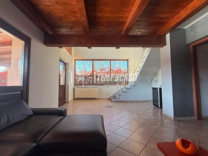 Casa con 5 locali in vendita in Asti