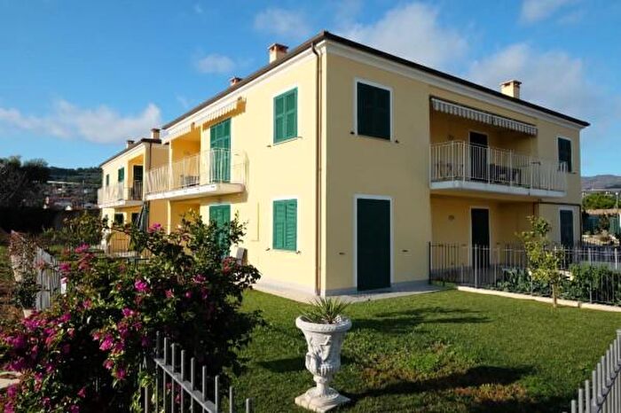 Appartamento bilocale in vendita in Via Steria, Cervo