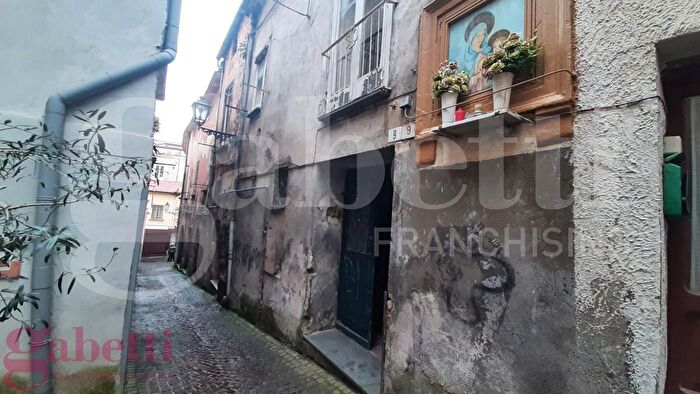 Casa trilocale in vendita in Vico Asilo Infantile Snc, Teano