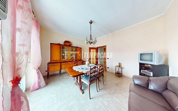 Appartamento quadrilocale in vendita in Strada Rorine, Alba