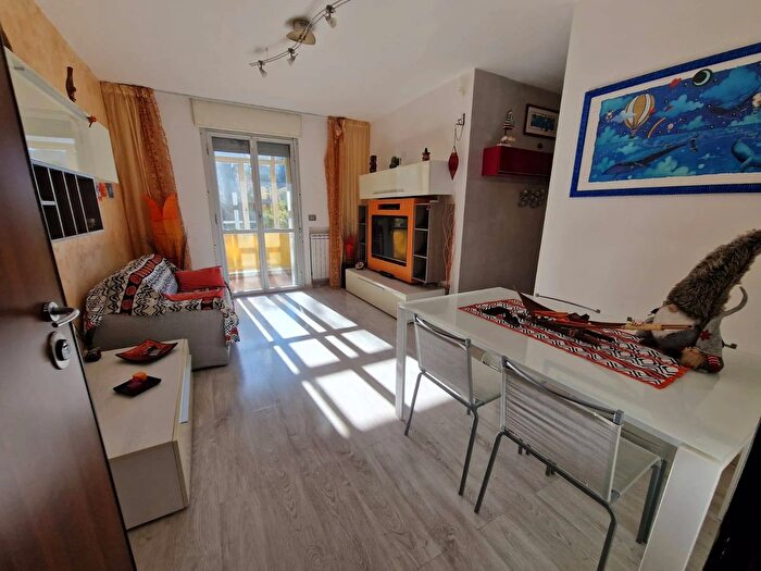 Appartamento con 6 locali in vendita in Via Piero Calamandrei, Genova