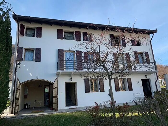 Casa con 6 locali in vendita in Via Osoppo, Ragogna
