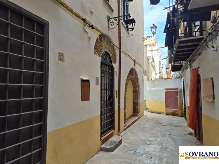 Casa con 7 locali in vendita in Palermo