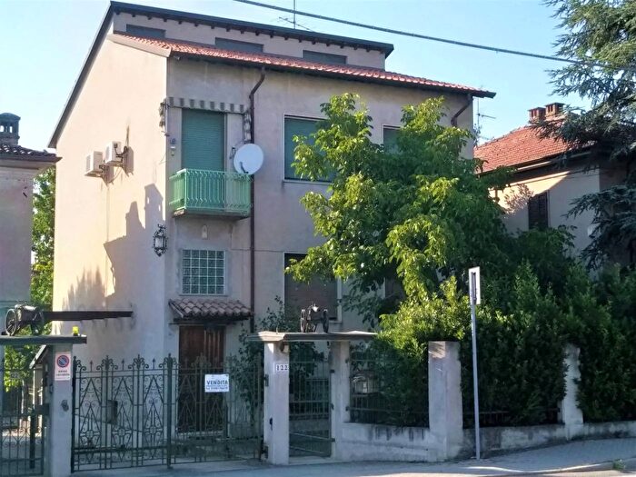 Casa con 7 locali in vendita in Via Torino Casteggio, Casteggio