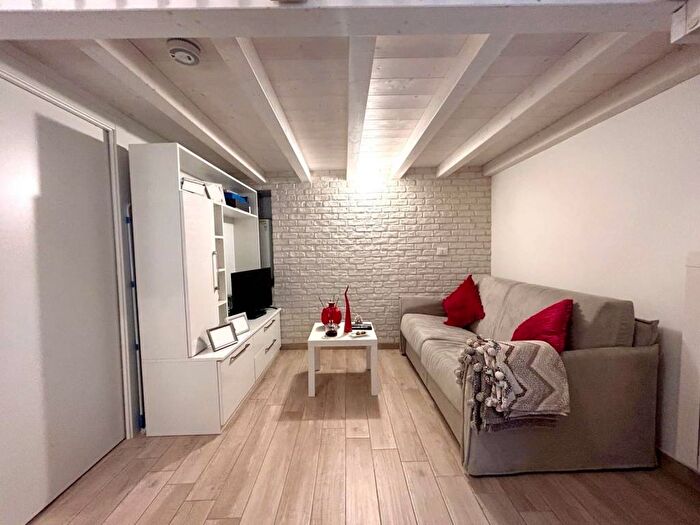 Appartamento bilocale in affitto in Via Montevideo, Solari, Milano