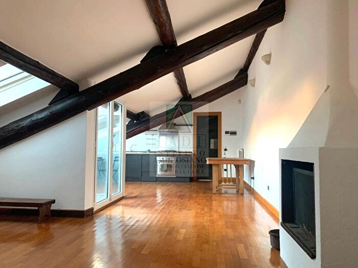 Appartamento bilocale in affitto in Via San Gregorio, Centrale, Milano