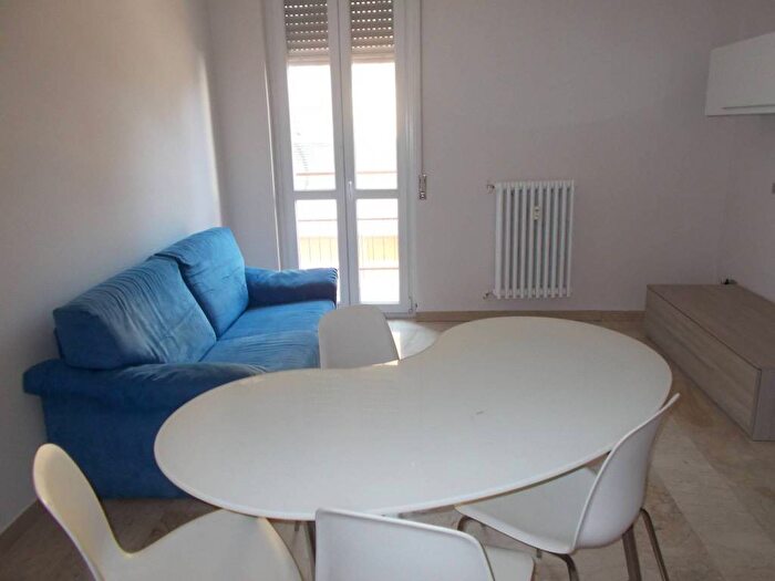 Appartamento bilocale in affitto in Viale Cinque Giornate, Centro, Caronno Pertusella