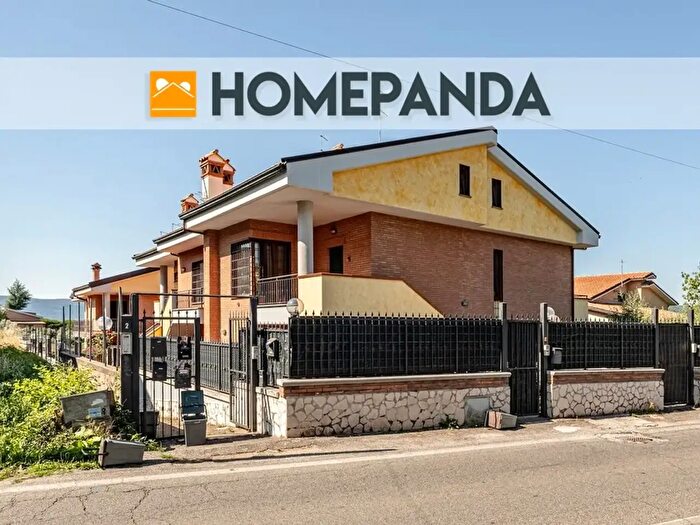 Casa trilocale in vendita in Via Montagna Spaccata, Rocca Priora
