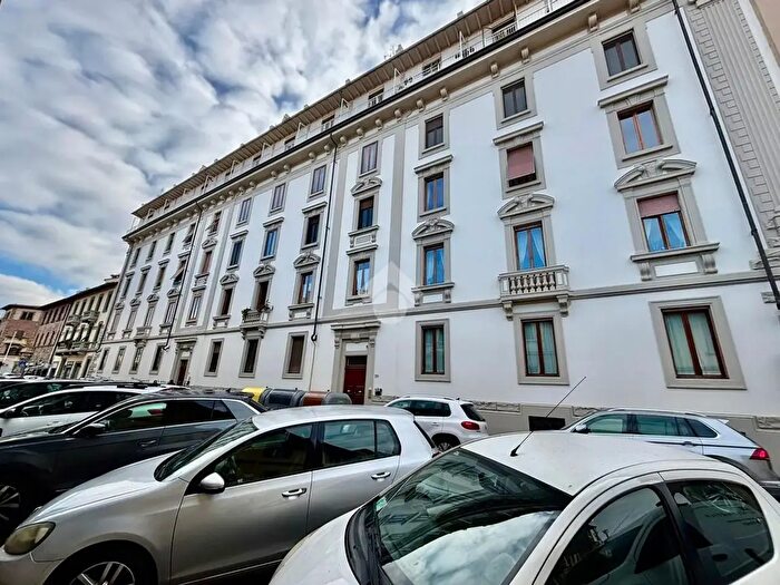 Appartamento con 6 locali in vendita in Appartamento Viale dei Cadorna, Firenze