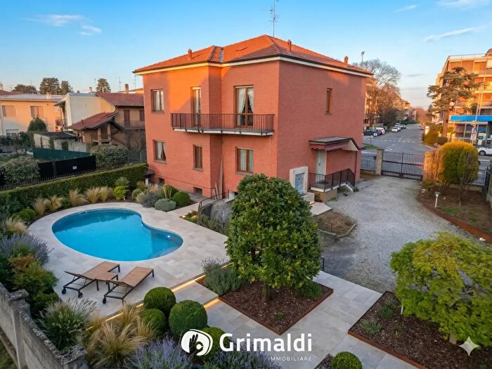 Casa con 5 locali in vendita in Via Lombardia, Biassono