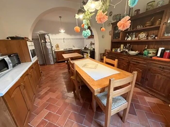 Casa con 7 locali in vendita in Calci