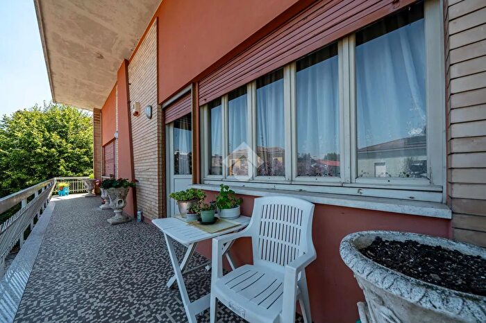 Casa con 6 locali in vendita in Via Fratelli Cervi, Novellara