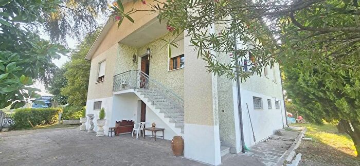 Casa con 8 locali in vendita in Via Nazionale Maranello, Maranello
