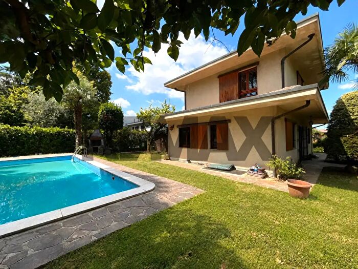 Casa con 5 locali in vendita in Via Manara, Lesmo