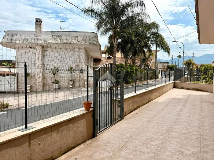 Appartamento trilocale in vendita in Via Berardinetti, Scafati